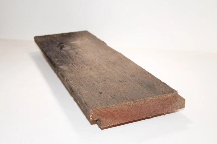 Geborstelde wagonplanken