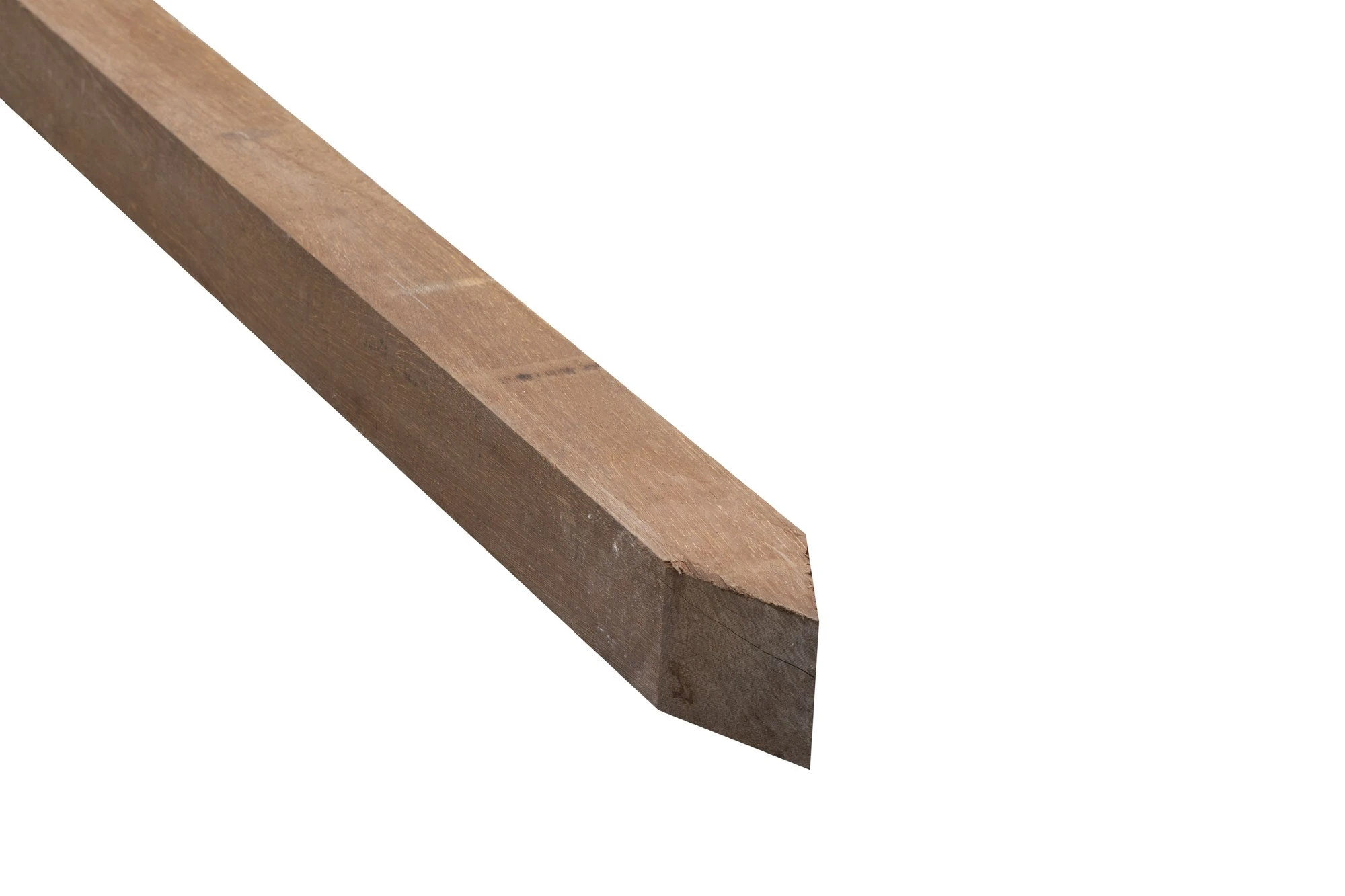 Partij Hardhouten palen ruw met punt 65x65x1950 mm 60 stuks prijs per/st.