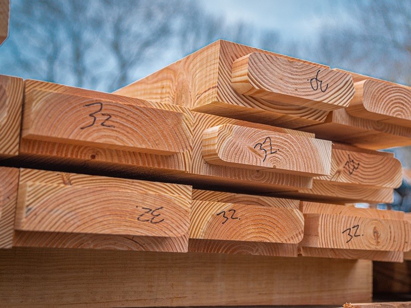 Overkapping Platdak Douglas 3500mm diep - 200mm balken – fijn bezaagd